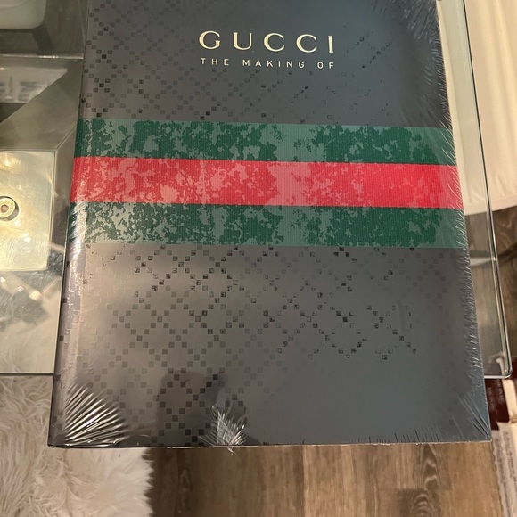 COPY - Gucci book by rizzoli (new) - Picture 3 of 3